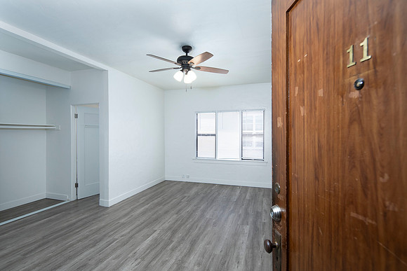 3939 7th Ave #11 05