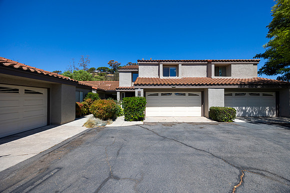 2106 Lark Glen 01