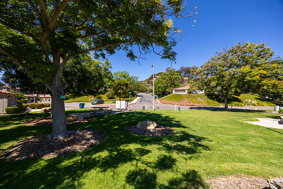 2106 Lark Glen 06