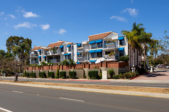 8310 Regents Rd Unit 1F 01