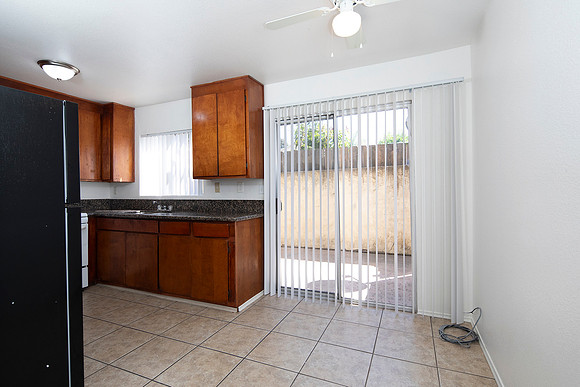 1107 B Ave #06 04