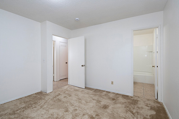1107 B Ave #06 11