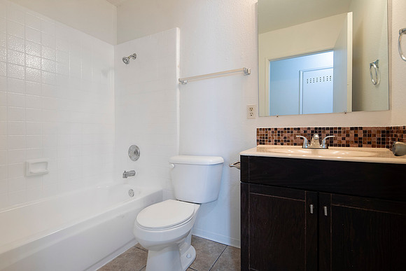 1107 B Ave #06 13