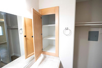 1237 N Vulcan Ave K MI Bath 02