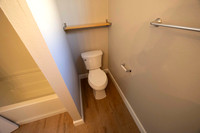 1837 N Vulcan Ave #4 MI Bath 03