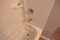 1837 N Vulcan Ave #4 MI Bath 06