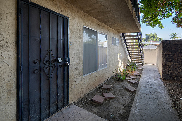 1107 B Ave #02 01