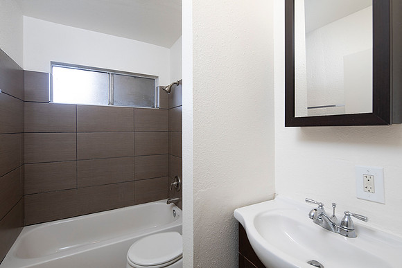 1107 B Ave #02 08