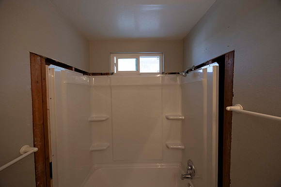1873 N Vulcan Ave #03 Move in Bath 03