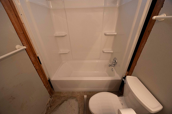 1873 N Vulcan Ave #03 Move in Bath 04