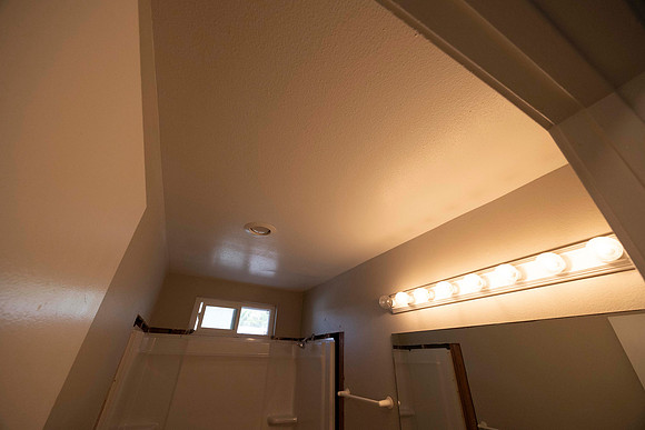 1873 N Vulcan Ave #03 Move in Bath 01