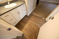 2215 Via Esmarca Unit D MI Bath 02