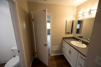 2215 Via Esmarca Unit D MI Bath 06