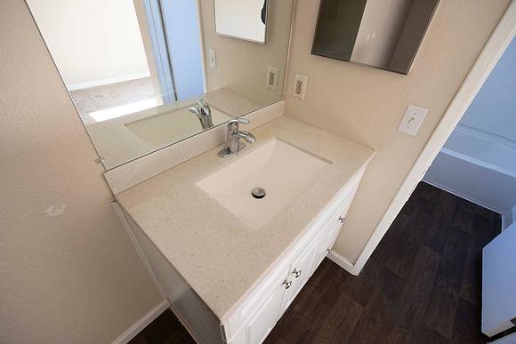 2223 Via Escamara C Mone Out Bath 04