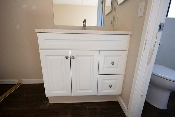 2223 Via Escamara C Mone Out Bath 08