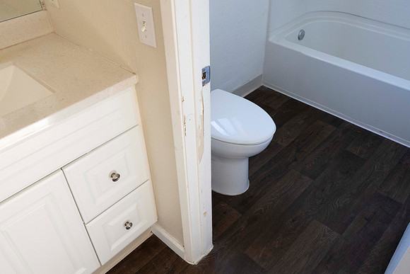 2223 Via Escamara C Mone Out Bath 12