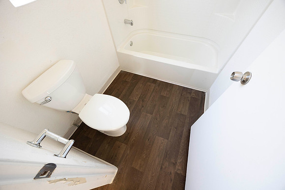 2223 Via Escamara C Mone Out Bath 14