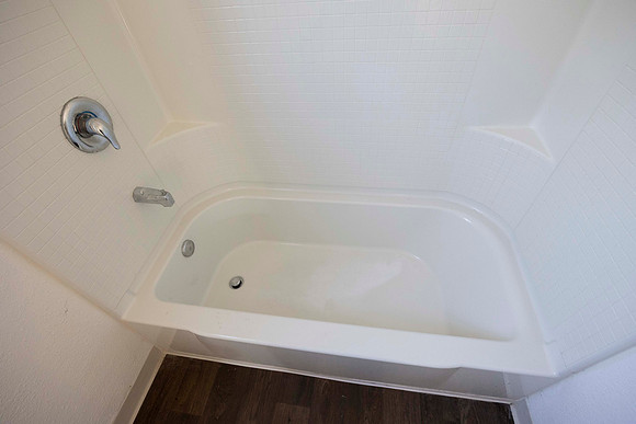 2223 Via Escamara C Mone Out Bath 16