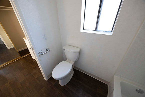 2223 Via Escamara C Mone Out Bath 19