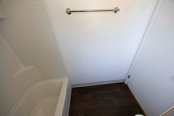 2223 Via Escamara C Mone Out Bath 21