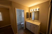 2201 Via Esmarca Unit B Move In Bath 06