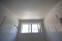 2223 Via Esmarca A Move Out Bath 01 05