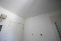 2223 Via Esmarca A Move Out Bath 02 03