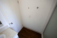 2223 Via Esmarca A Move Out Bath 02 04