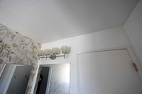 2223 Via Esmarca A Move Out Bath 02 05