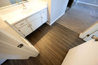 2231 Via Esmarca Unit D Move In Bath 02