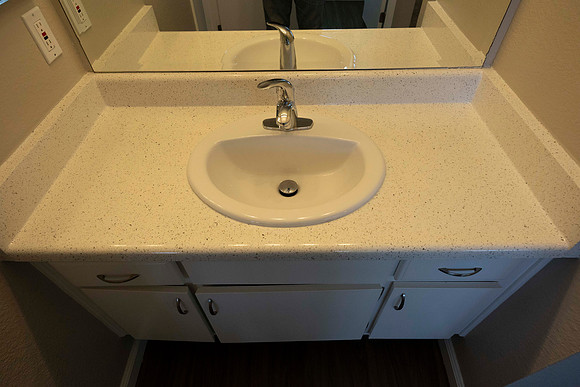 2231 Via Esmarca Unit D Move In Bath 06