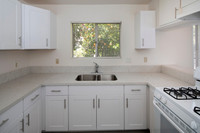 2112 Thomas Ave 08
