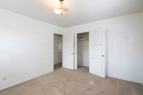 2112 Thomas Ave 18