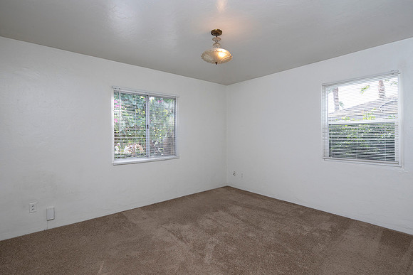 2112 Thomas Ave 17