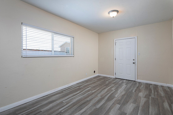 3238 Franklin Ave 04