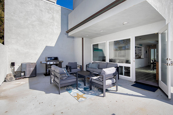 1761 Coast Blvd 10