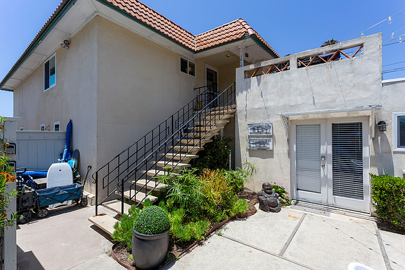 1817 Coast Blvd 31