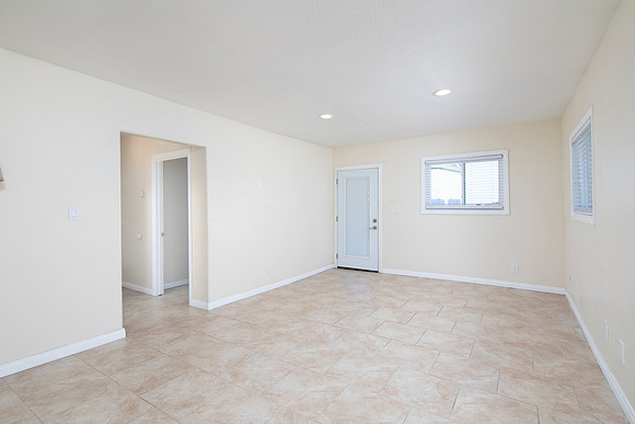 3240 Franklin Ave 08