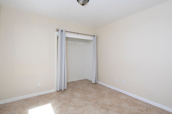 3240 Franklin Ave 15