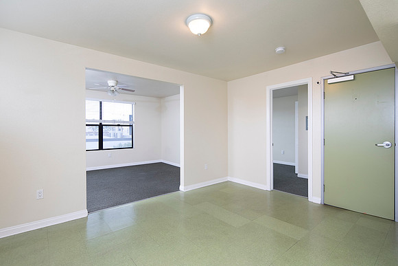 3047 University Ave #303 06