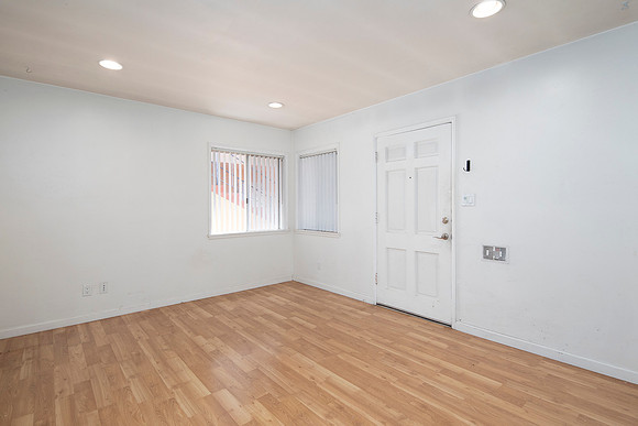 4361 half Mississippi St 03