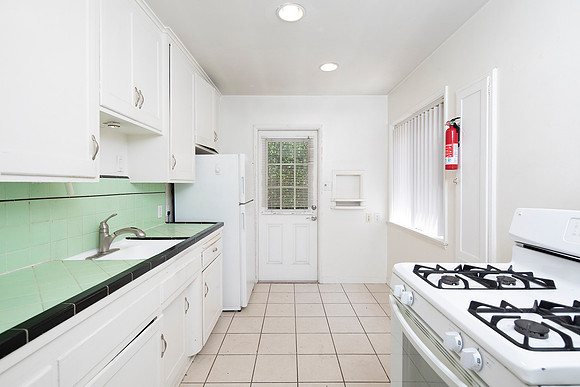 4361 half Mississippi St 04