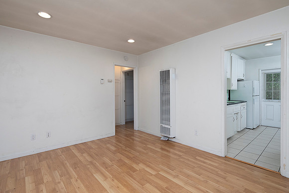 4361 half Mississippi St 02