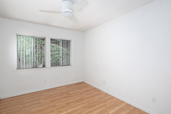 4361 half Mississippi St 12