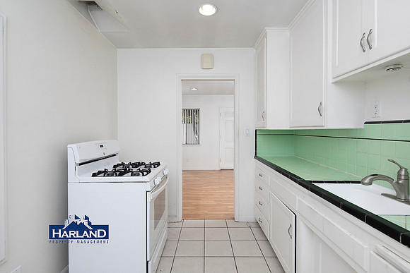 4361 half Mississippi St WM 09