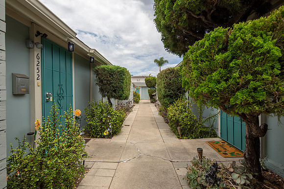 6254 half Stanley Ave 02