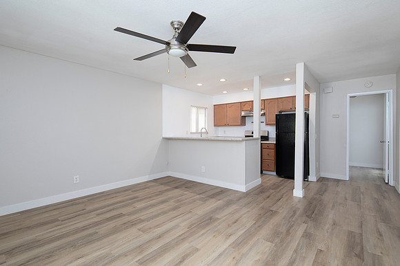 2297 Via Esmarca Unit B 05