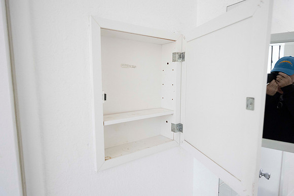 2239 Via Esmarca Unit A Move Out Down Bath 10