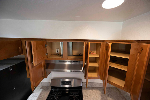 2239 Via Esmarca Unit A Move Out Kitchen 24