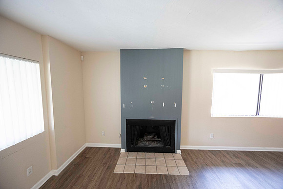 2239 Via Esmarca Unit A Move Out Living Room 08